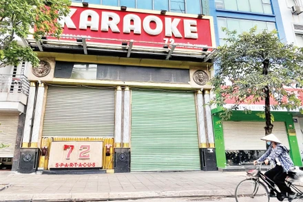 Nhiều cơ sở kinh doanh karaoke đã phải dừng hoạt động do không đáp ứng các quy định về an toàn. (Ảnh NHẬT MINH) 