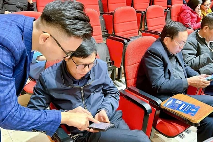 Hướng dẫn cán bộ, công chức, viên chức cài đặt ứng dụng AI Hải Phòng.