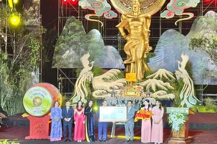 Lễ đón nhận bảo vật quốc gia "Bộ kim phẩm đền Nghè".