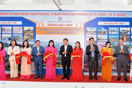 Khai mạc trưng bày ảnh 70 năm xây dựng và phát triển thành phố Hải Phòng.
