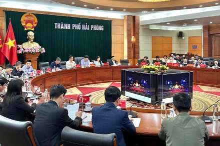 Các đại biểu họp triển khai kế hoạch.