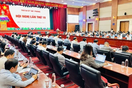 Quang cảnh hội nghị thành ủy Hải Phòng lần thứ 19.