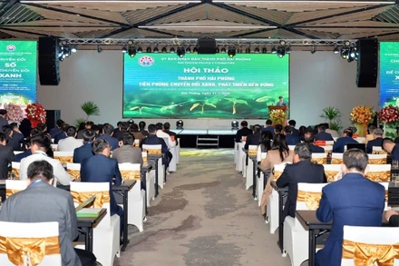 Hội thảo “Thành phố Hải Phòng tiên phong chuyển đổi xanh, phát triển bền vững”.