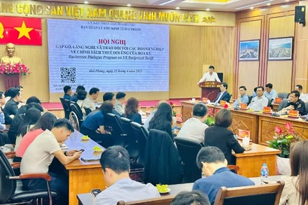 Đại diện lãnh đạo các công ty sản xuất, kinh doanh, cùng đại diện các Sở, ngành và đơn vị chức năng có liên quan tham gia hội nghị.