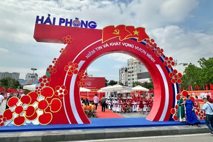 Triển lãm ảnh, tư liệu với chủ đề “Thành tựu kinh tế, văn hóa, xã hội, an ninh, quốc phòng của thành phố Hải Phòng - 70 năm xây dựng và phát triển”.