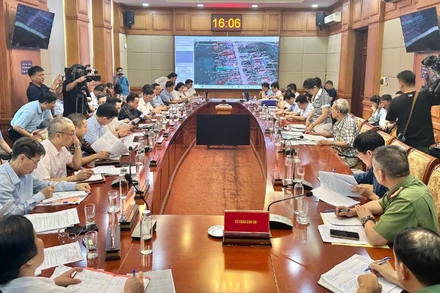 Quang cảnh buổi làm việc. (Ảnh PHẠM QUÂN)