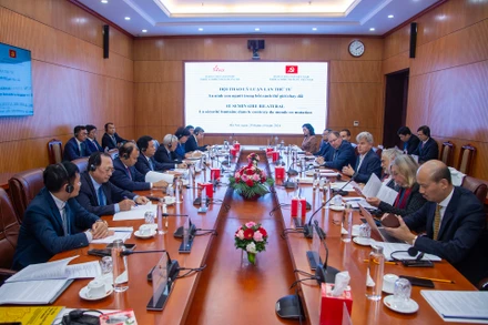 Quang cảnh Hội thảo Lý luận lần thứ 4 giữa Đảng Cộng sản Việt Nam và Đảng Cộng sản Pháp.