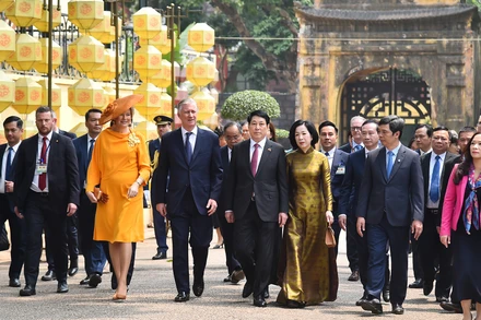 Chủ tịch nước Lương Cường và Phu nhân cùng Nhà vua Vương quốc Bỉ Philippe và Hoàng hậu thăm Hoàng thành Thăng Long.