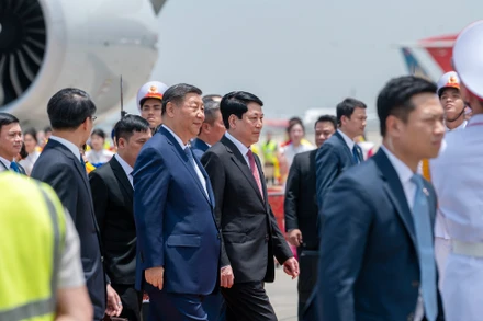 Chủ tịch nước Lương Cường đón Tổng Bí thư, Chủ tịch Trung Quốc Tập Cận Bình thăm cấp Nhà nước tới Việt Nam.