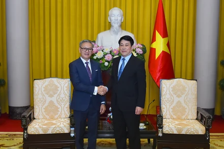 Chủ tịch nước Lương Cường và Bộ trưởng Ngoại giao Lào Thongsavanh Phomvihane tại buổi tiếp.