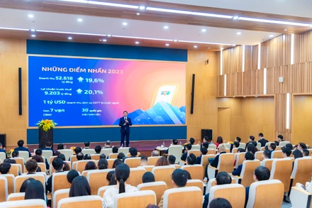 Bộ trưởng Thông tin và Truyền thông: "Tập trung vào AI, chip bán dẫn và phần mềm ô-tô là chiến lược đúng đắn của FPT"