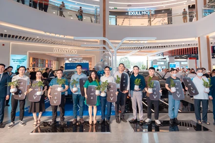 Ngày 21/4, VinFast bàn giao những chiếc xe điện VF 5 Plus đầu tiên cho khách hàng.