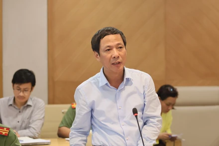 Ông Lê Văn Tuyên, Phó Vụ trưởng Vụ Thanh toán, Ngân hàng Nhà nước phát biểu tại họp báo.