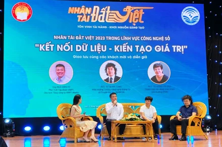 Các đại biểu tham gia buổi giao lưu.