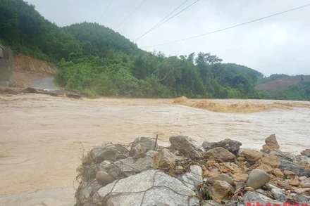 Áp thấp nhiệt đới tiếp tục suy yếu