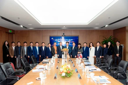 Đoàn lãnh đạo Điện Biên tham quan trụ sở tập đoàn FPT.