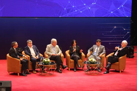 Phiên thảo luận Toàn cầu hóa trong khoa học và công nghệ.