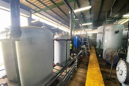 Một góc dự án thí điểm loại bỏ carbon trên đại dương của Equatic tại Nhà máy khử muối Tuas ở phía tây Singapore. Ảnh: Reuters, chụp ngày 30/8.