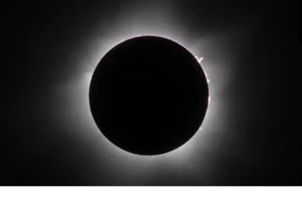 Thị trấn Exmouth của Australia chìm trong bóng tối trong 58 giây trong hiện tượng nhật thực chỉ xảy ra một lần trong một thập kỷ này.