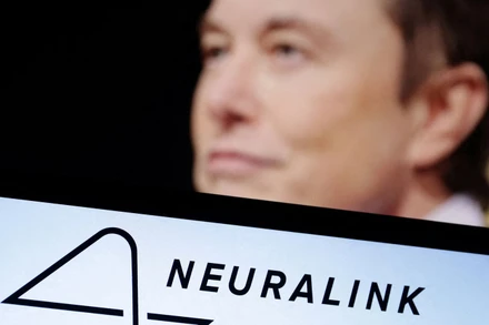 Logo của Neuralink và tỷ phú Elon Musk trong hình minh họa được chụp vào ngày 19/12/2022. Ảnh: Reuters