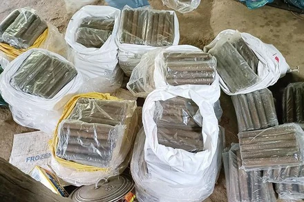 Công an phát hiện, tạm giữ gần 1 tấn thuốc nổ. (Ảnh công an cung cấp)