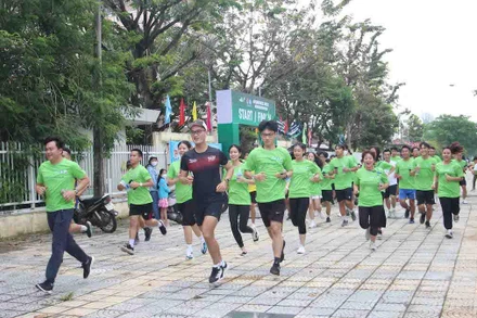 Các vận động viên tham gia giải chạy.