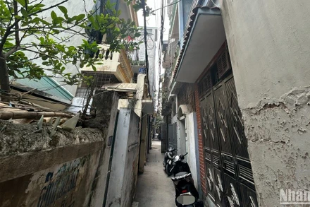 Kể từ ngày 30/3/2025, thực hiện theo Chỉ thị 19/CT-TTg của Thủ tướng Chính phủ, nhiều cơ sở nhà ở nhiều tầng, chung cư mini và nhà trọ chưa đáp ứng yêu cầu phòng cháy, chữa cháy sẽ buộc phải dừng hoạt động cho đến khi hoàn tất việc khắc phục.