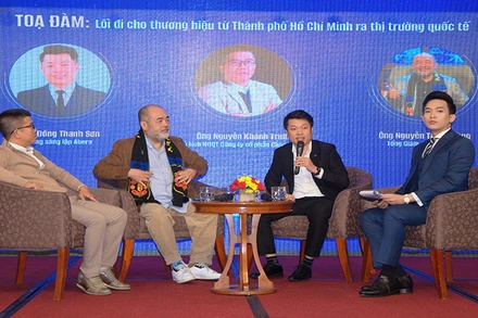 Các diễn giả tham gia thảo luận tại diễn đàn.