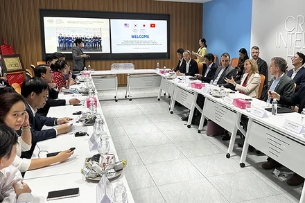 Quang cảnh buổi làm việc.