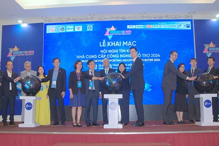 Các đại biểu thực hiện nghi thức khai mạc Hội nghị tìm kiếm nhà cung cấp công nghiệp hỗ trợ năm 2024.