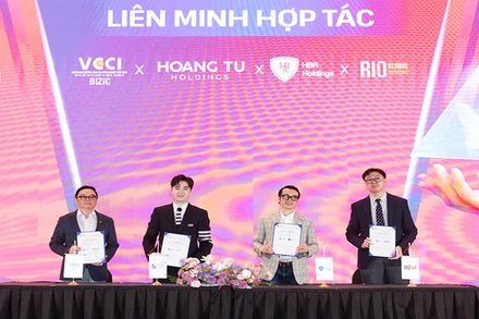 Các đơn vị ký kết thỏa thuận hợp tác tổ chức Beauty Summit 2025.