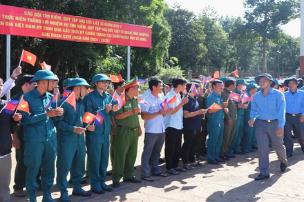 Các Đội K70 và K71 xuất quân.