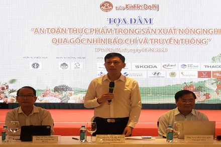 Tổng Biên tập Báo Kinh tế và Đô thị Nguyễn Thành Lợi phát biểu khai mạc toạ đàm