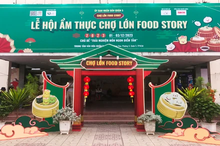 Cổng chào giới thiệu Lễ hội hội ẩm thực Chợ Lớn Food Story lần thứ nhất năm 2023 
