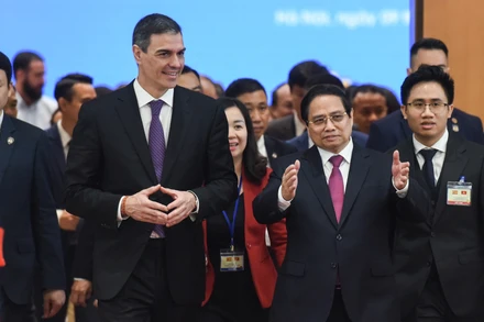Thủ tướng Phạm Minh Chính và Thủ tướng Tây Ban Nha Pedro Sanchez dự Lễ ký kết văn kiện hợp tác.