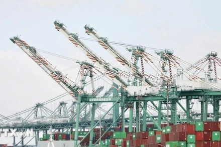 Quang cảnh cảng hàng hóa tại Los Angeles, California (Mỹ). (Ảnh: THX/TTXVN)