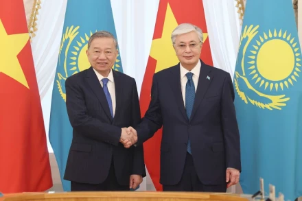 Tổng Bí thư Tô Lâm và Tổng thống Kazakhstan Kassym-Jomart Tokayev hội đàm cấp Nhà nước. (Ảnh: TTXVN)