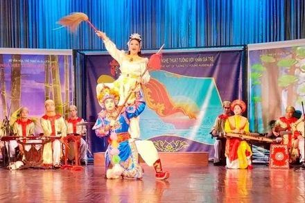 Trích đoạn tuồng của Nhà hát Tuồng Việt Nam trong chương trình giới thiệu nghệ thuật tuồng với khán giả trẻ. (Ảnh: TRANG ANH)