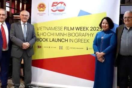 Đại sứ Phạm Thị Thu Hương cùng các đại biểu tham dự lễ khai mạc Tuần phim Việt Nam 2025 tại Hy Lạp. (Ảnh: Đại sứ quán Việt Nam tại Hy Lạp)