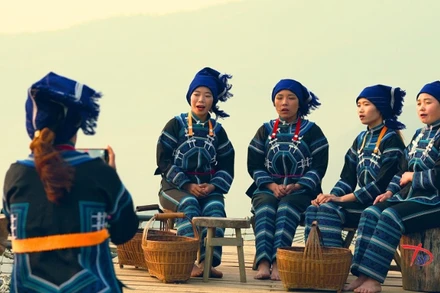 “Đi trong sương” là câu chuyện lập nghiệp của những thanh niên người dân tộc thiểu số tại xã Y Tý, huyện Bát Xát, tỉnh Lào Cai. (Ảnh do Hãng phim Tài liệu và Khoa học Trung ương cung cấp)