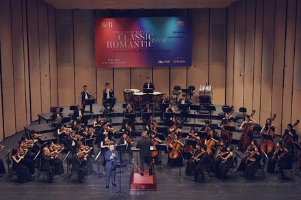 Dàn nhạc Giao hưởng Hà Nội mang đến những âm thanh tinh tế, lãng mạn và tràn đầy hứng khởi.