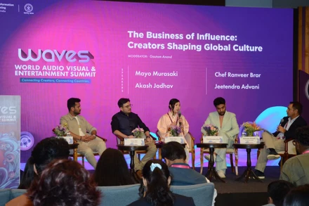 Một phiên thảo luận với diễn giả đa quốc gia trong khuôn khổ WAVES 2025. (Ảnh: Đại sứ quán Ấn Độ tại Việt Nam)