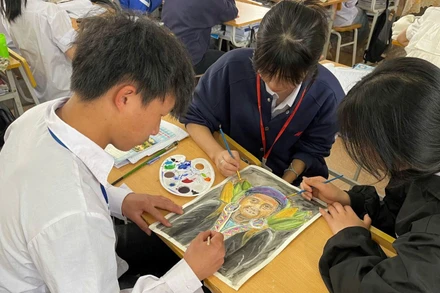 Buổi sinh hoạt ngoại khóa thu hút đông đảo học sinh tham gia. (Ảnh: NGUYỄN THANH)