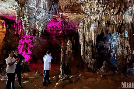 Động Bo Cúng là một điểm đến thiên nhiên hấp dẫn của huyện Quan Sơn, Thanh Hóa.