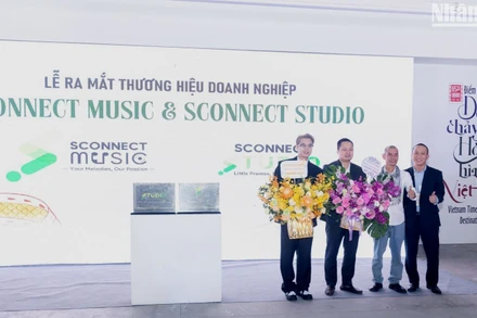 Sconnect Studio và Sconnect Music quy tụ nhiều chuyên gia và đội ngũ nhân sự sáng tạo có khả năng cung cấp dịch vụ toàn diện.