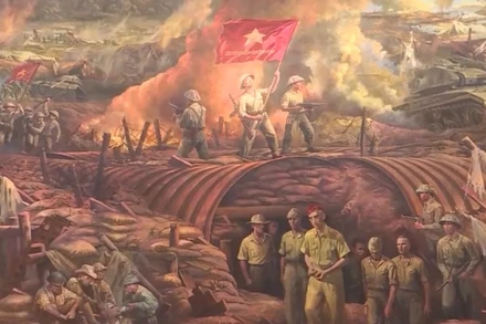 Chỉ cần đặt điện thoại gần bảng NFC, thiết bị sẽ tự động truy cập vào trang web "Yêu lắm Việt Nam", cung cấp thông tin chi tiết về địa danh, bao gồm bài viết, hình ảnh, video và mô hình 3D sinh động.