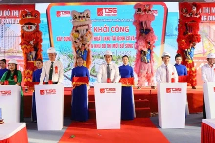 Lãnh đạo tỉnh Ninh Thuận và nhà đầu tư nhấn nút khởi công dự án