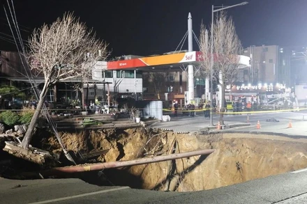 Hố tử thần xuất hiện trên đường phố ở Seoul, Hàn Quốc ngày 24/3/2025. 