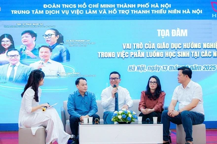 Các diễn giả thảo luận về hướng nghiệp tại Tọa đàm.