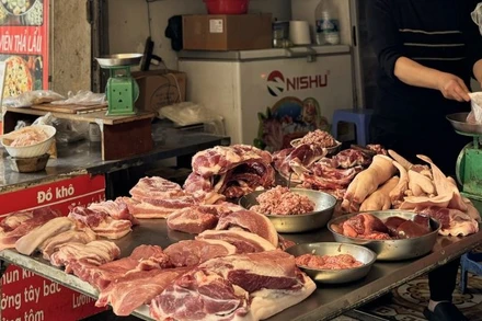 Giá thịt lợn biến động do nhiều nguyên nhân. (Ảnh: HNV)